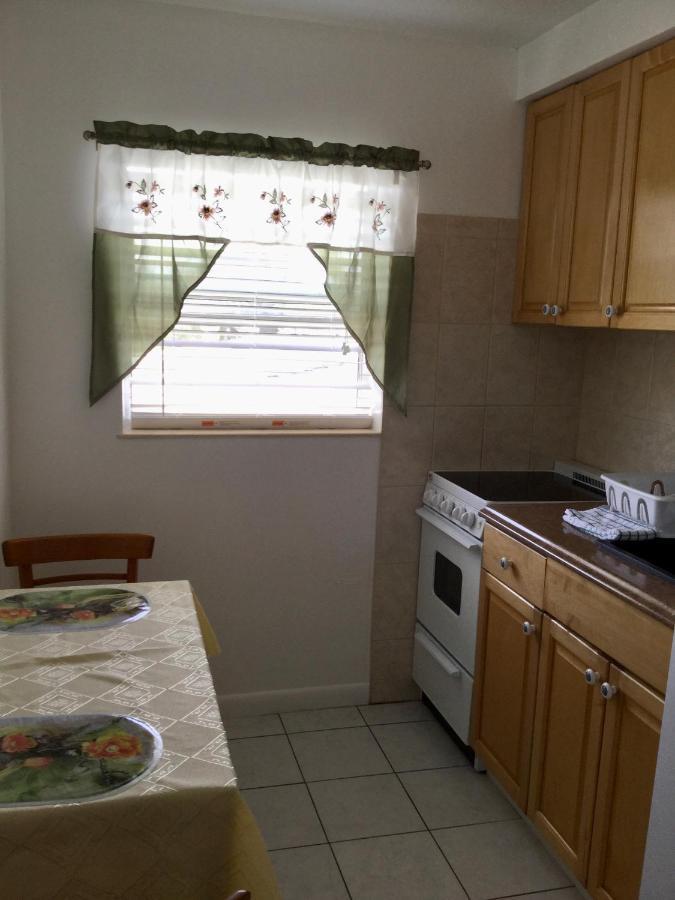 Breakaway Inn Guest House Lauderdale-by-the-Sea Екстериор снимка
