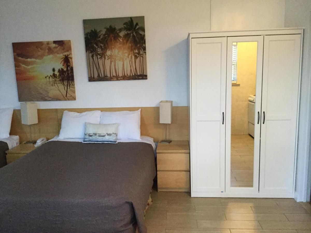 Breakaway Inn Guest House Lauderdale-by-the-Sea Екстериор снимка
