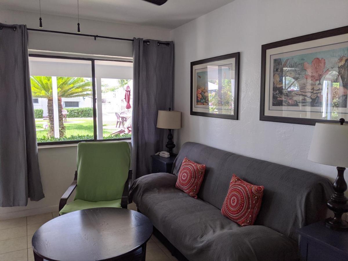 Breakaway Inn Guest House Lauderdale-by-the-Sea Екстериор снимка
