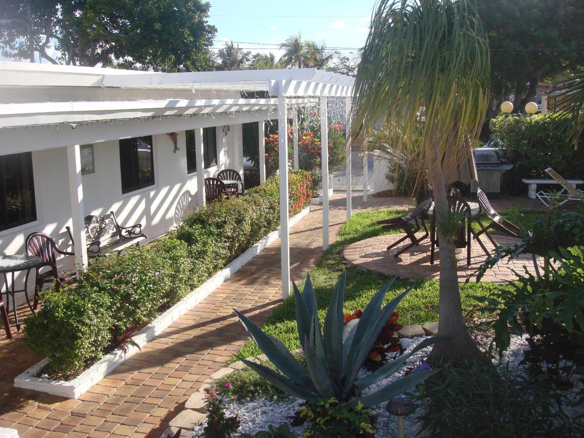 Breakaway Inn Guest House Lauderdale-by-the-Sea Екстериор снимка