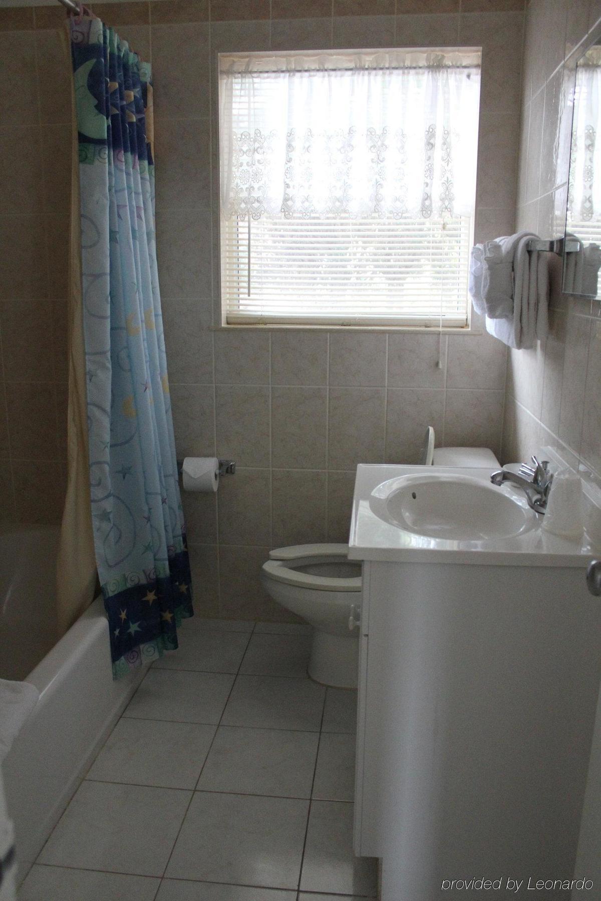 Breakaway Inn Guest House Lauderdale-by-the-Sea Екстериор снимка