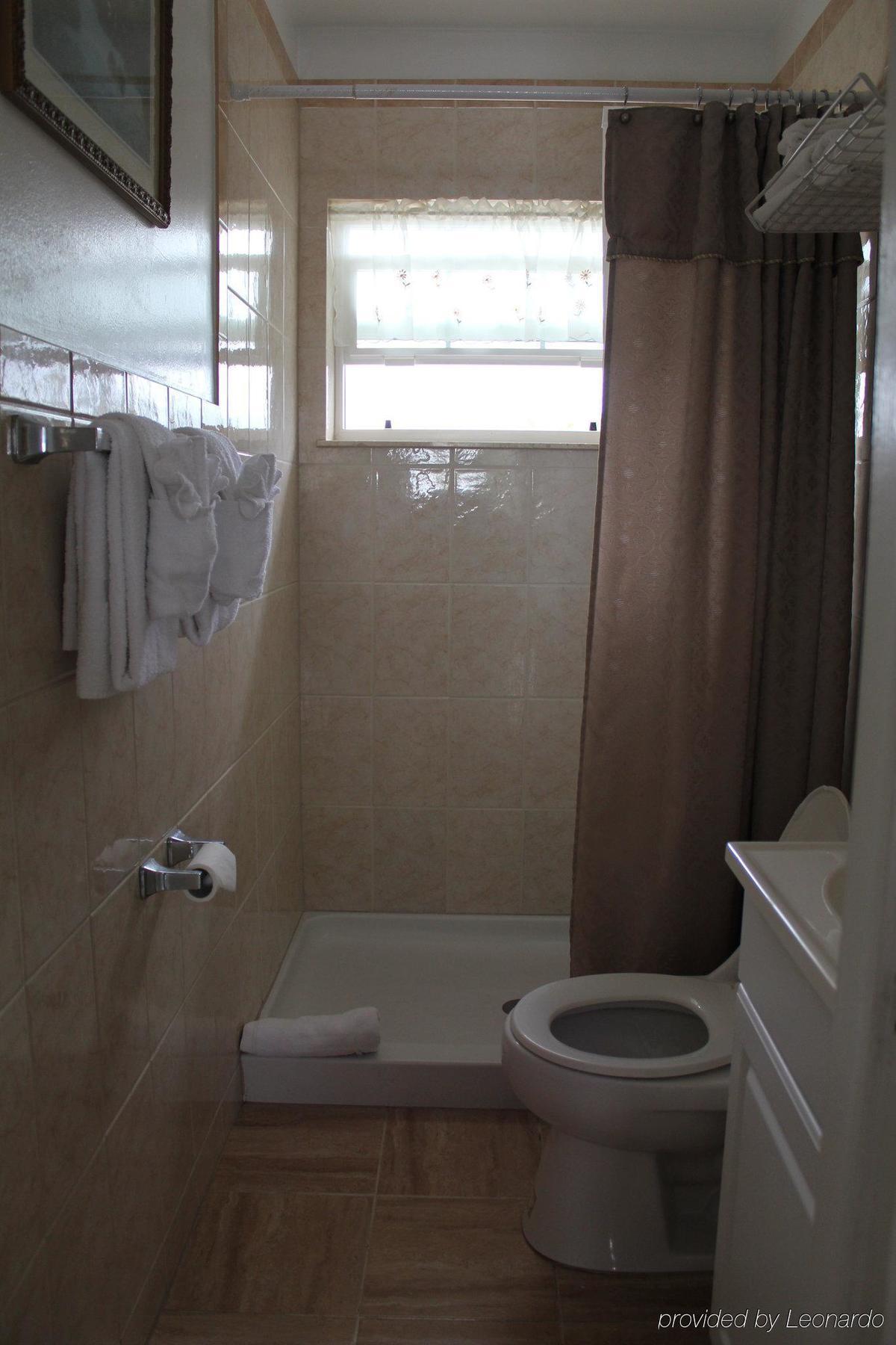 Breakaway Inn Guest House Lauderdale-by-the-Sea Екстериор снимка
