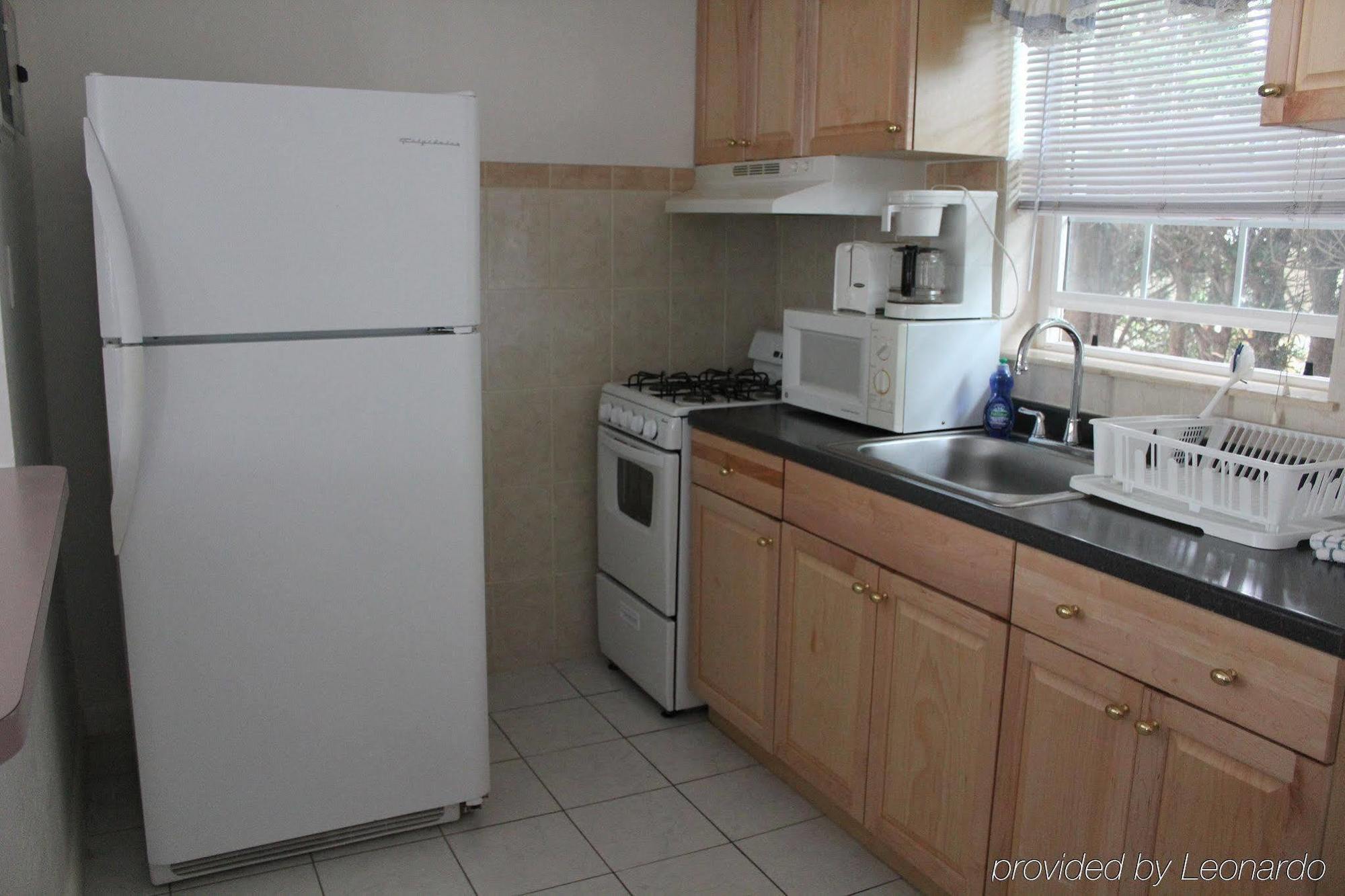 Breakaway Inn Guest House Lauderdale-by-the-Sea Екстериор снимка
