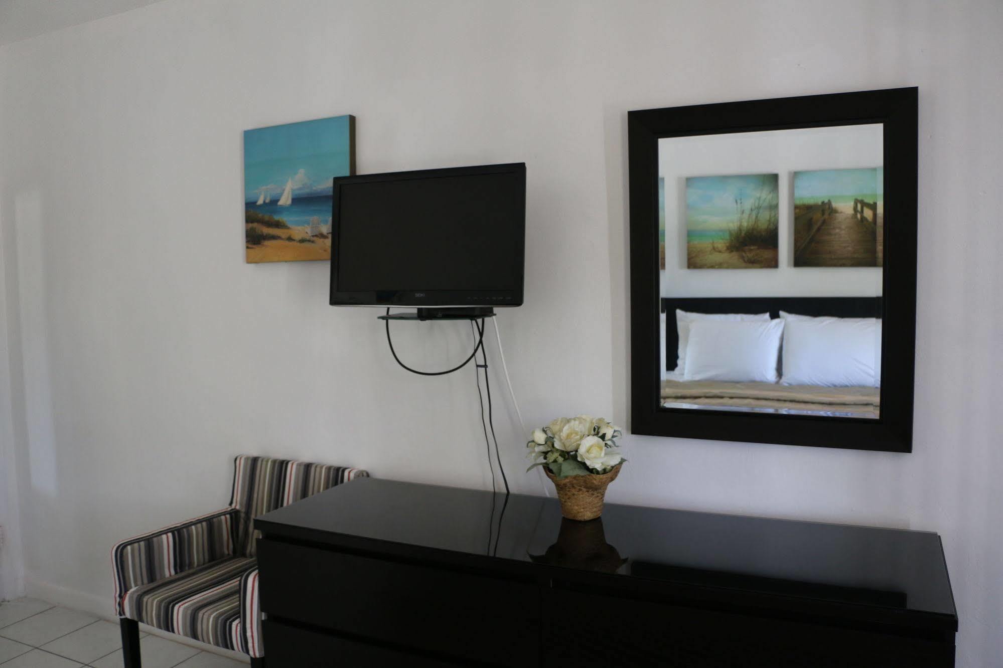 Breakaway Inn Guest House Lauderdale-by-the-Sea Екстериор снимка