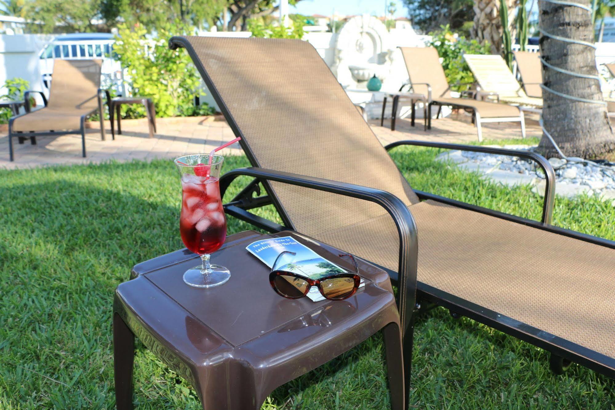 Breakaway Inn Guest House Lauderdale-by-the-Sea Екстериор снимка