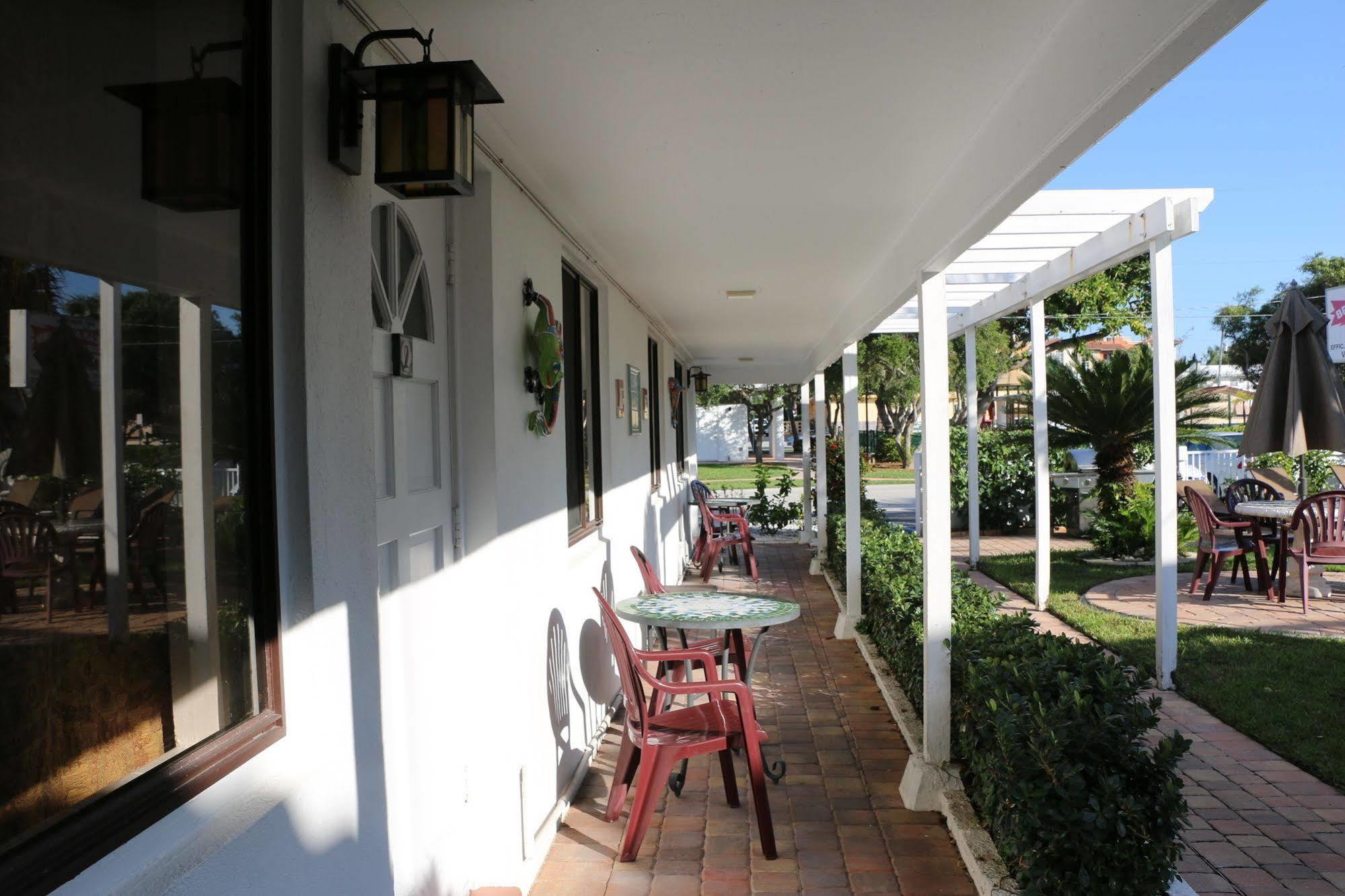 Breakaway Inn Guest House Lauderdale-by-the-Sea Екстериор снимка
